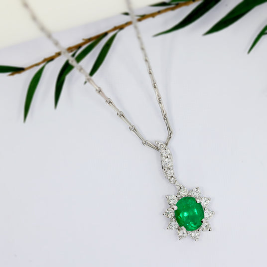 18ct White Gold Oval Emerald & Diamond Cluster Pendant Drop Pendant in 18ct Gold Chain