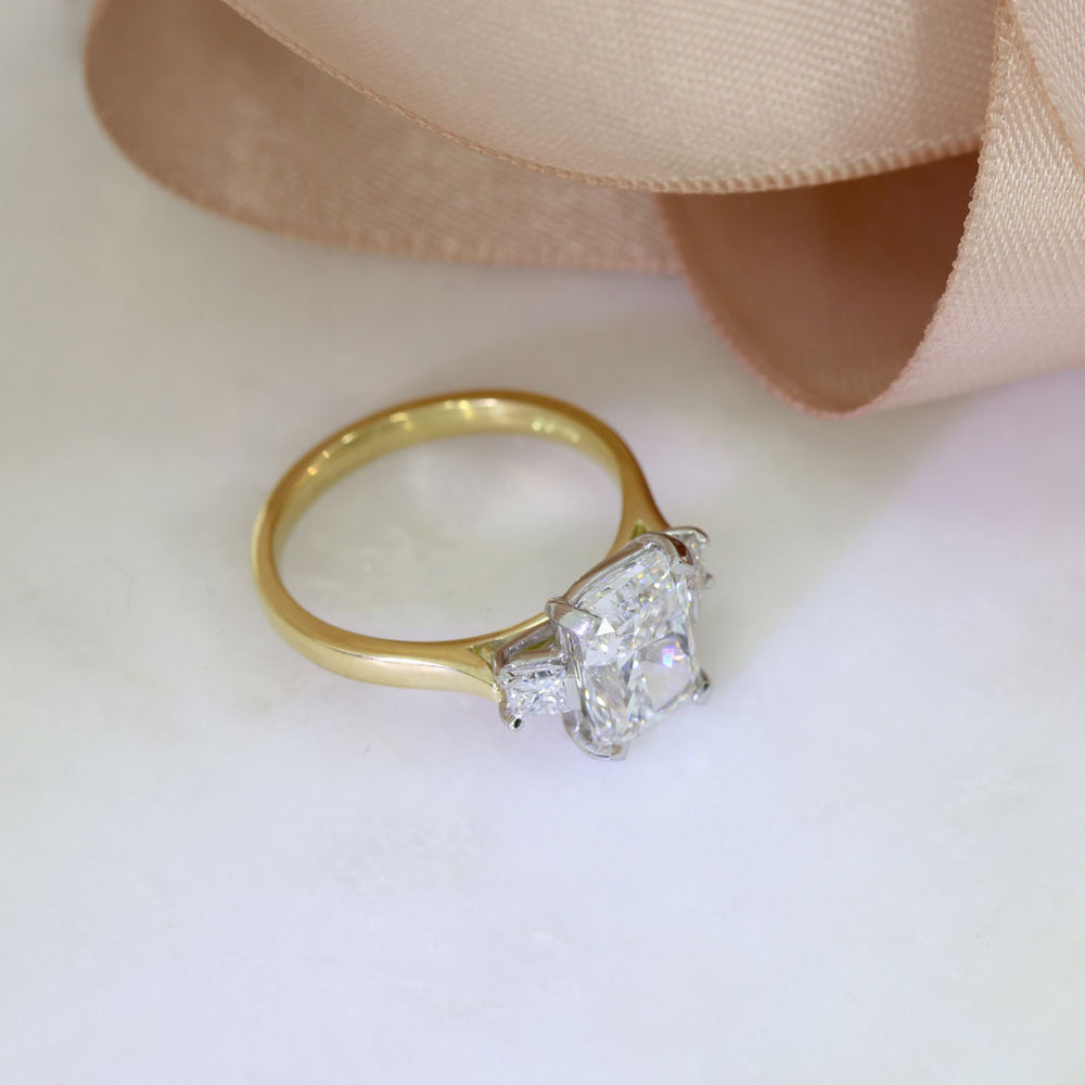 18ct Gold & Platinum Certified Radiant Cut & Princess Cut Lab Grown Diamond Ring Total 3.42ct