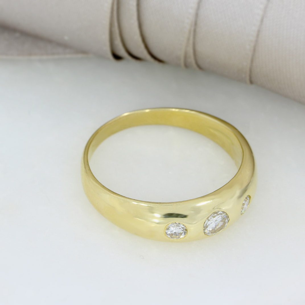 Pre Owned 18ct Gold ring with Roman Set Diamonds Approx 0.50ct