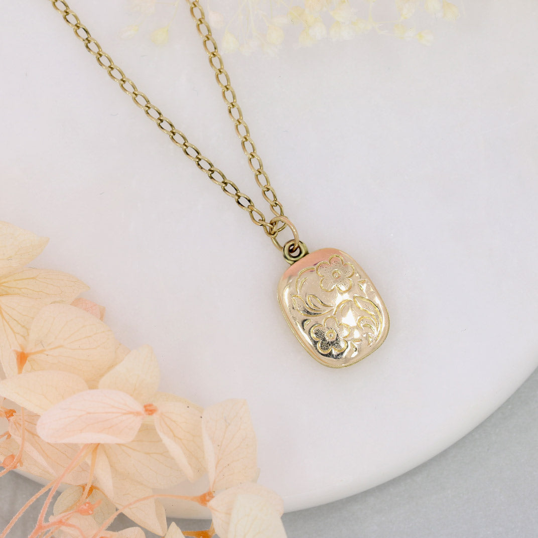 Pre Owned 9ct Yellow Gold Oblong Locket with 18" Chain