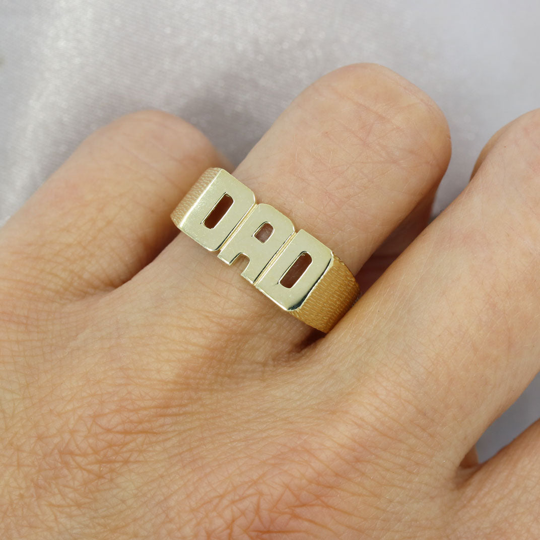 Pre Owned 9ct Yellow Gold DAD Ring With Patterned Shank