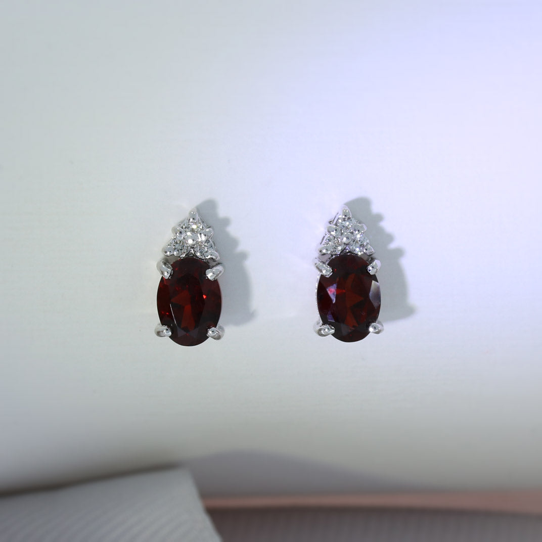 Pre Owned 18ct White Gold Garnet & Diamonds Stud Earrings