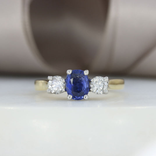 18ct Yellow Gold Oval Sapphire & Diamond 3 Stone Ring