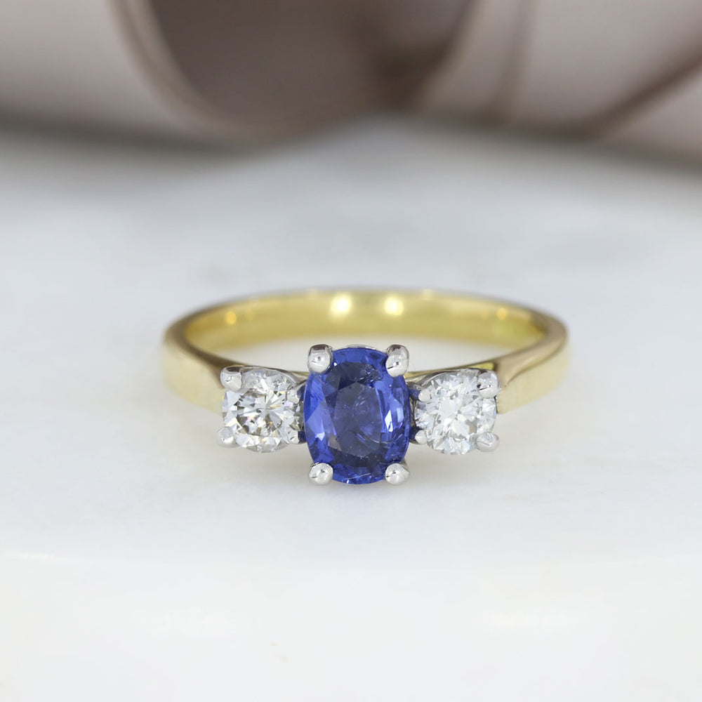 18ct Yellow Gold Oval Sapphire & Diamond 3 Stone Ring