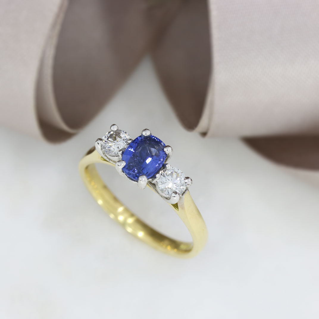 18ct Yellow Gold Oval Sapphire & Diamond 3 Stone Ring