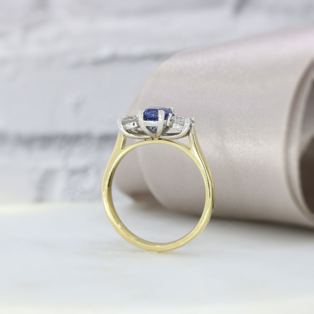 18ct Yellow Gold Oval Sapphire & Diamond 3 Stone Ring