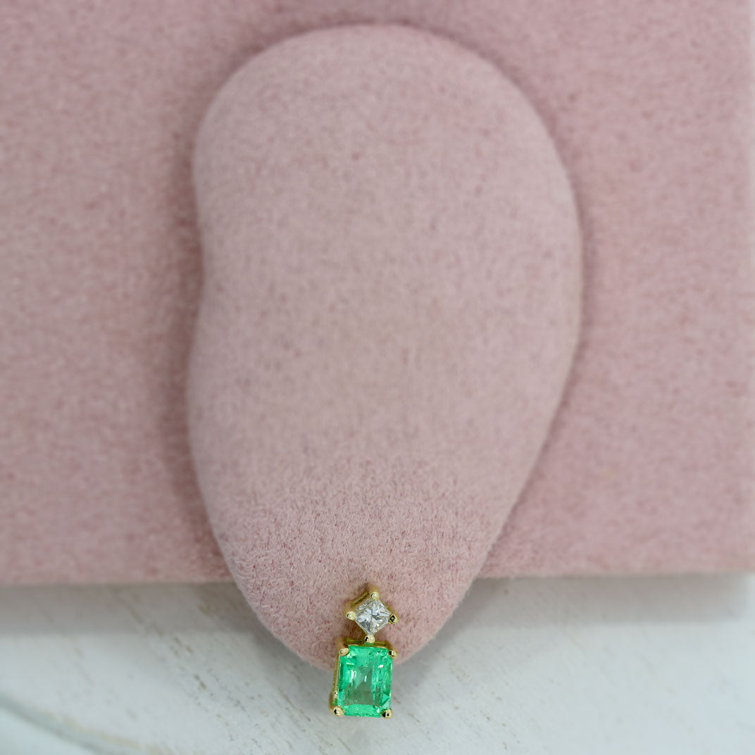 18ct Gold Oblong Claw Set Emerald 1.43ct & Princess Cut Diamond 0.21ct Stud Earrings