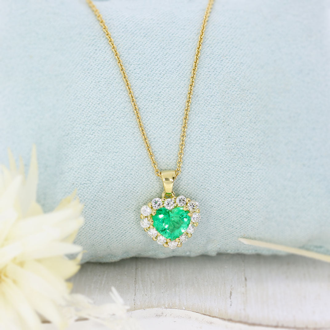 18ct Yellow Gold Heart Shape Emerald & Diamond Cluster Pendant on an 18ct 18inch Chain