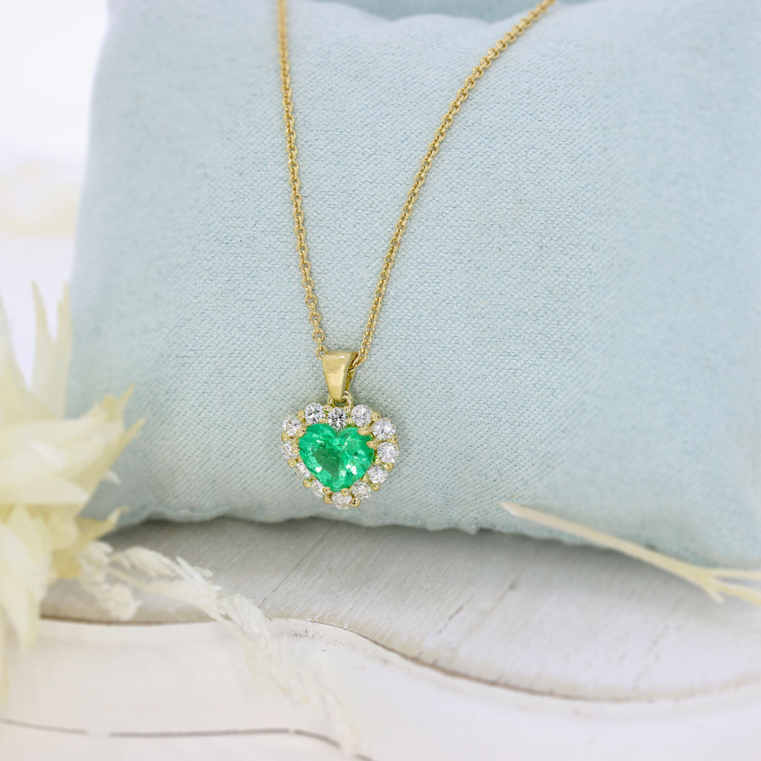 18ct Yellow Gold Heart Shape Emerald & Diamond Cluster Pendant on an 18ct 18inch Chain