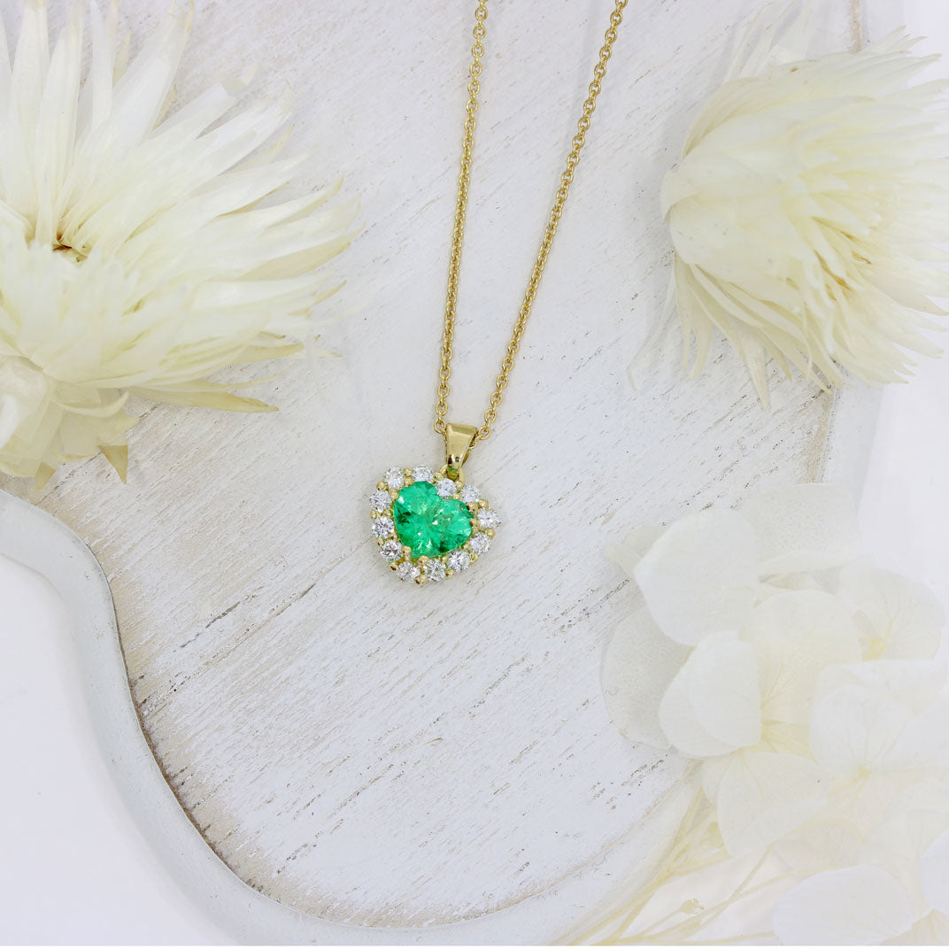 18ct Yellow Gold Heart Shape Emerald & Diamond Cluster Pendant on an 18ct 18inch Chain