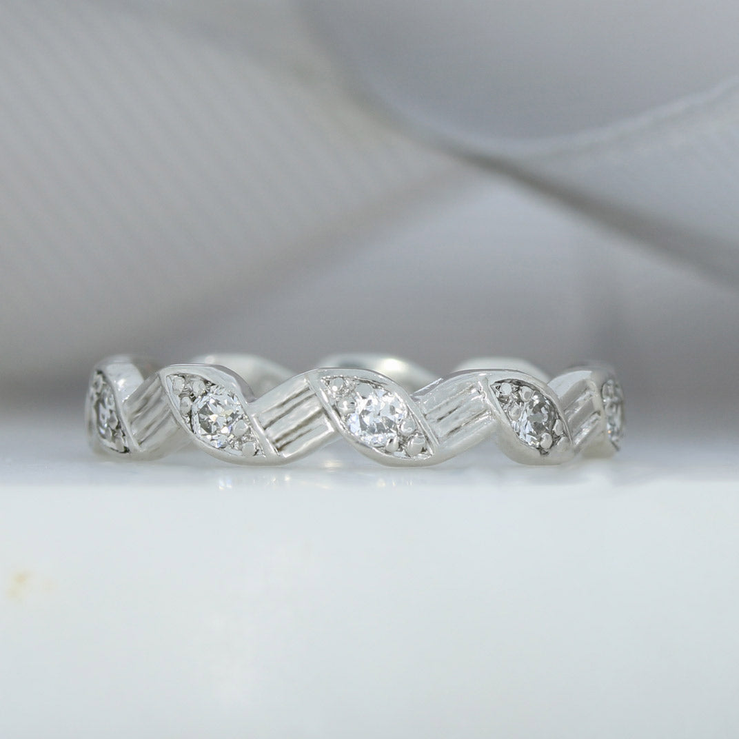 Pre Owned Platinum Zig Zag Diamond Wedding Band