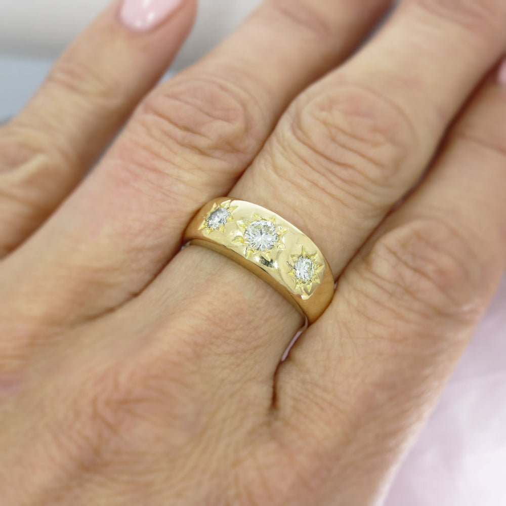 Pre Owned 18ct Yellow Gold Gents Ring with 3 Star Set Round Diamonds Approx 0.70ct