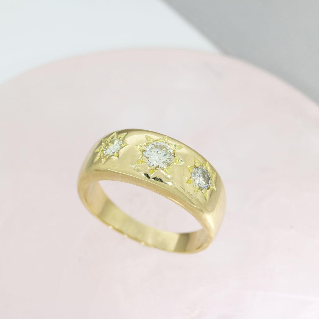 Pre Owned 18ct Yellow Gold Gents Ring with 3 Star Set Round Diamonds Approx 0.70ct