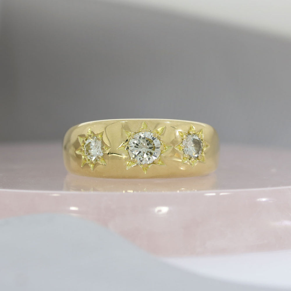 Pre Owned 18ct Yellow Gold Gents Ring with 3 Star Set Round Diamonds Approx 0.70ct