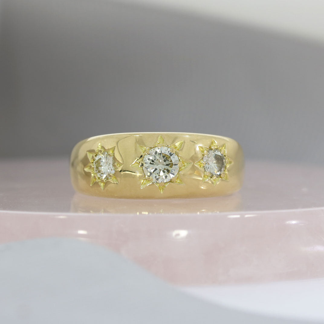 Pre Owned 18ct Yellow Gold Gents Ring with 3 Star Set Round Diamonds Approx 0.70ct