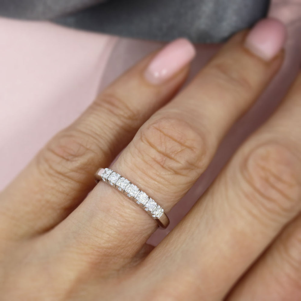 18ct White Gold Claw Set 7 Stone Diamond Eternity Ring 0.18ct