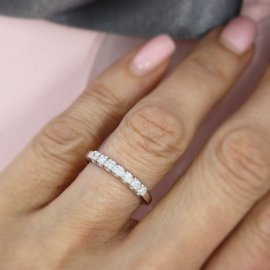 18ct White Gold Claw Set 7 Stone Diamond Eternity Ring 0.18ct