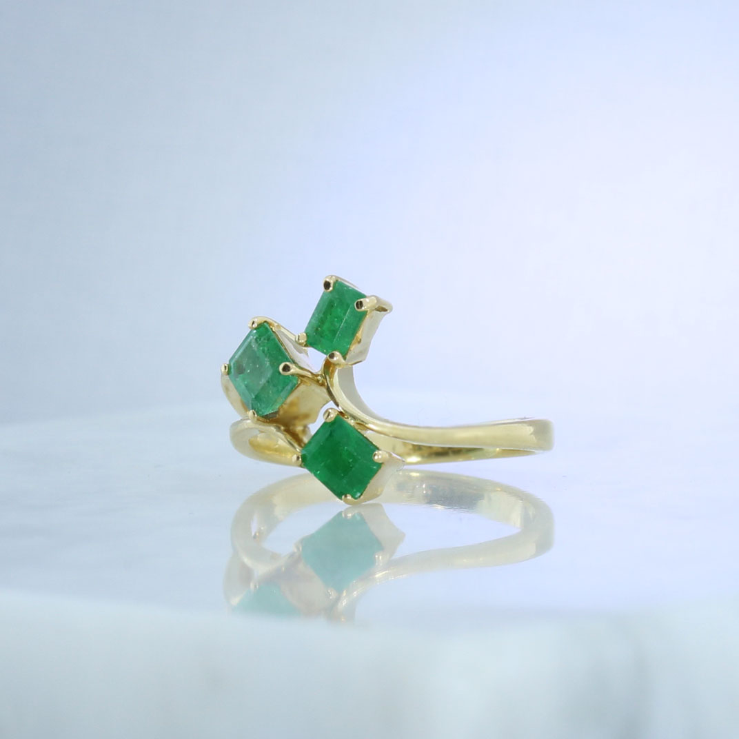 Pre Owned 18ct Yellow Gold Claw Set Emerald 3 Stone Ring