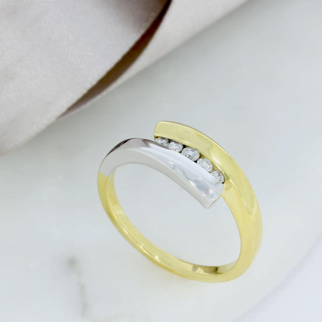 Pre Owned 18ct Gold & Platinum Trap Set Diamond Crossover Ring