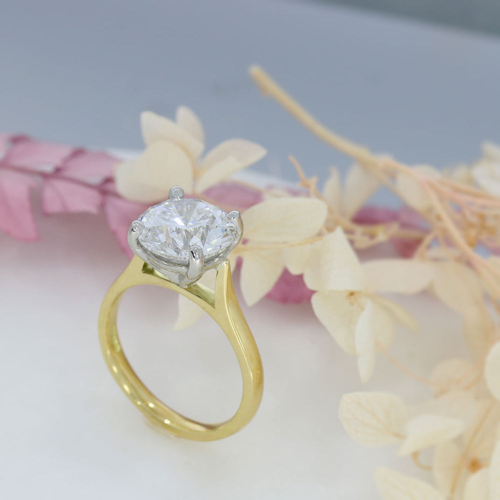 18ct 4 Claw Set Certified Lab Grown Diamond Solitaire Ring 4.00ct D VS2