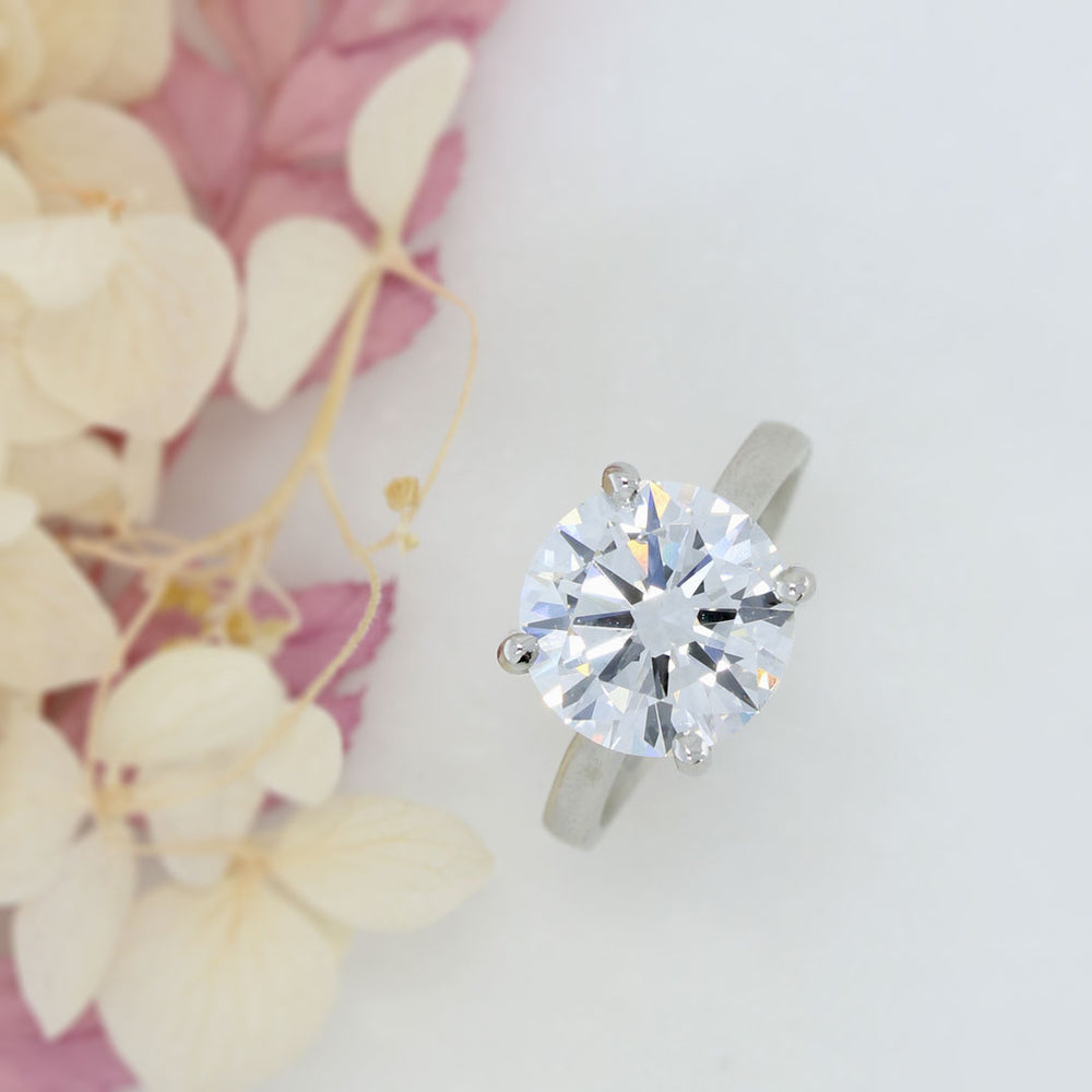 Platinum 4 Claw Set Certified Lab Grown Diamond Round Brilliant Cut Solitaire Ring 5.01ct E VS2