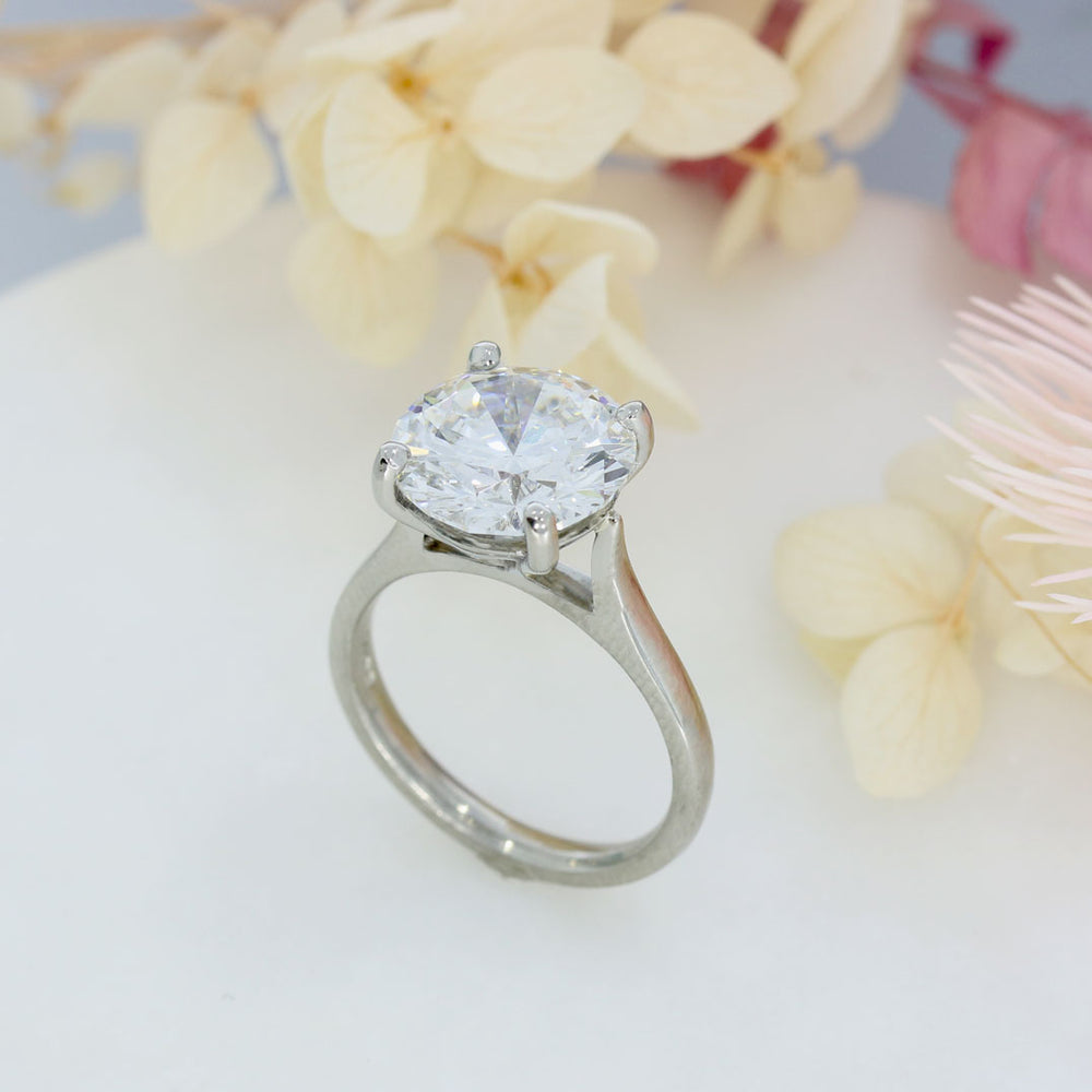 Platinum 4 Claw Set Certified Lab Grown Diamond Round Brilliant Cut Solitaire Ring 5.01ct E VS2