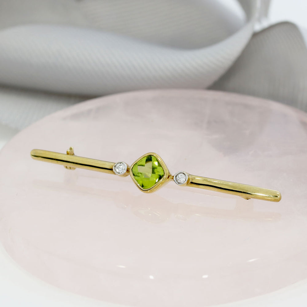 Pre-Owned 9ct Yellow Gold Peridot & Diamond Bar Brooch
