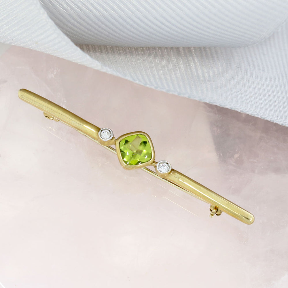 Pre-Owned 9ct Yellow Gold Peridot & Diamond Bar Brooch