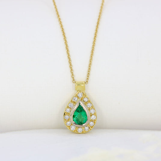 18ct Gold Pear Shaped Emerald & Diamond Cluster Pendant on an 18ct 18inch Chain