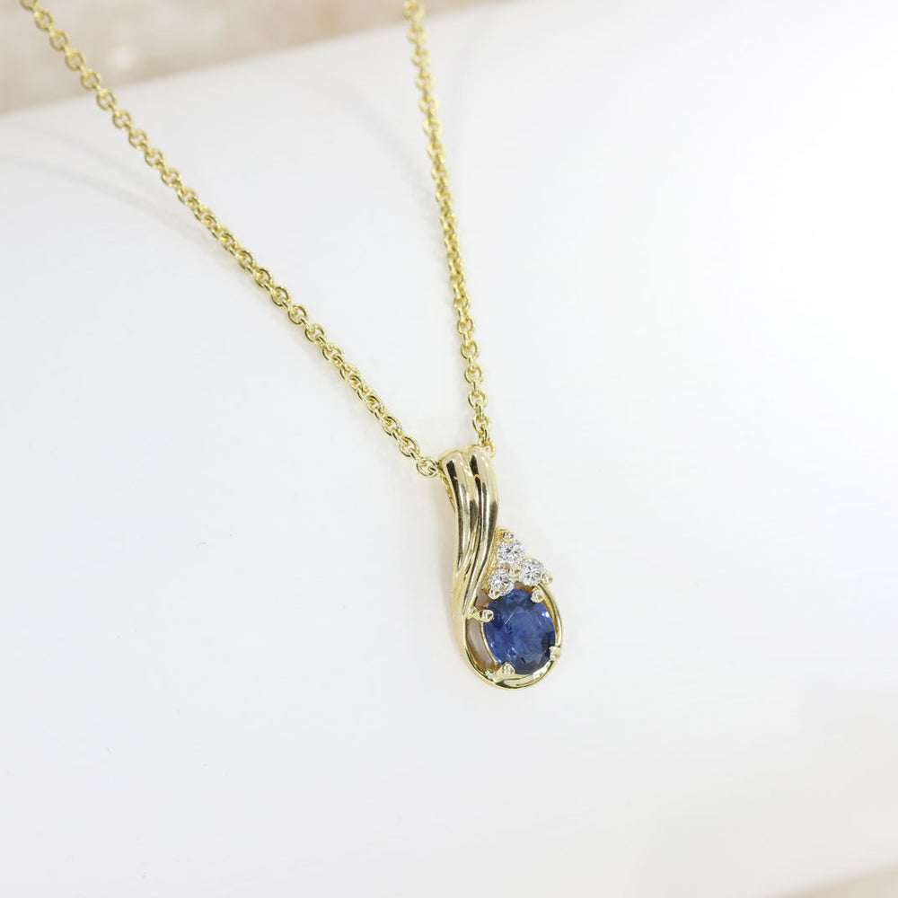 9ct Gold Sapphire & Diamond Swirl Pendent On a 9ct Gold 18 ''Chain