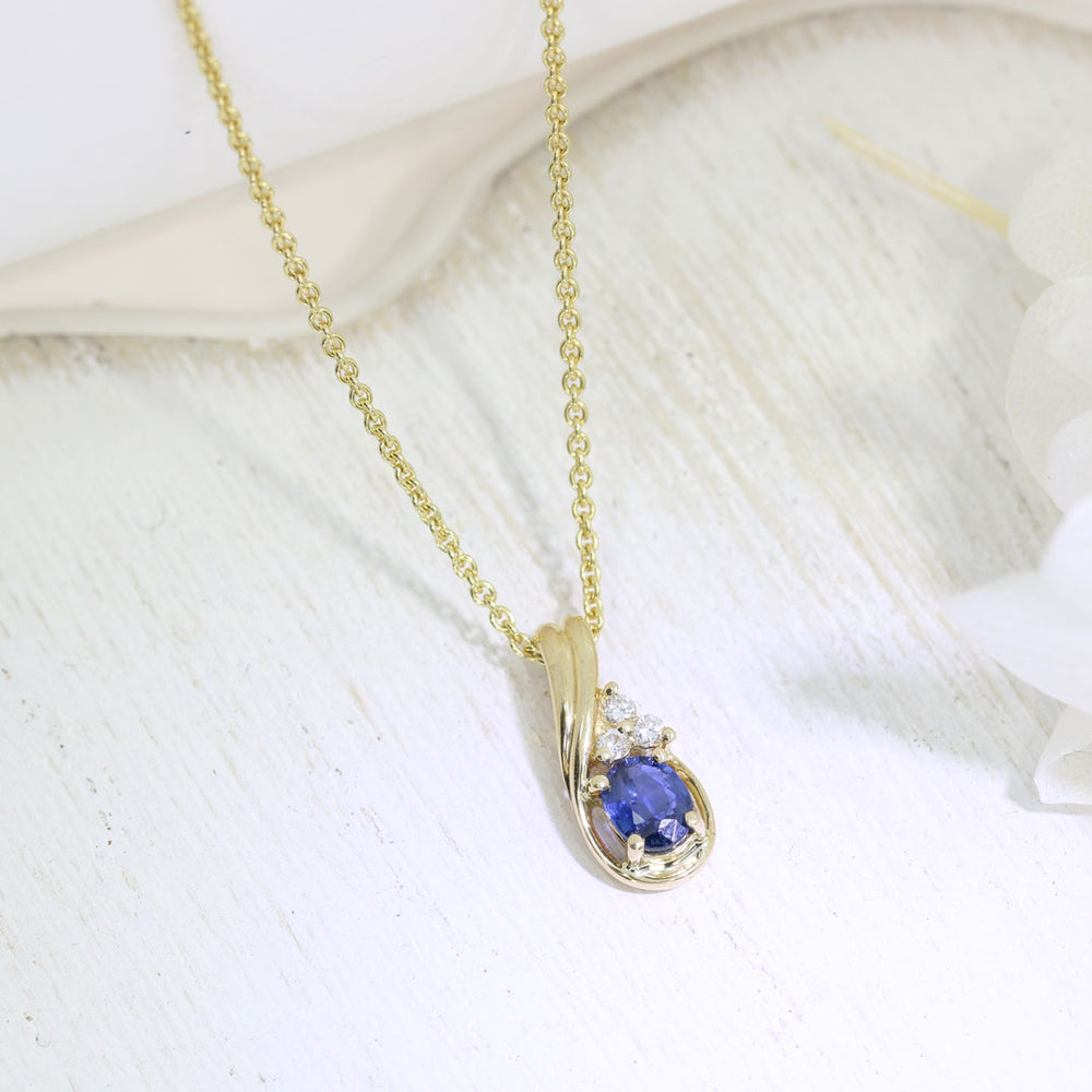 9ct Gold Sapphire & Diamond Swirl Pendent On a 9ct Gold 18 ''Chain