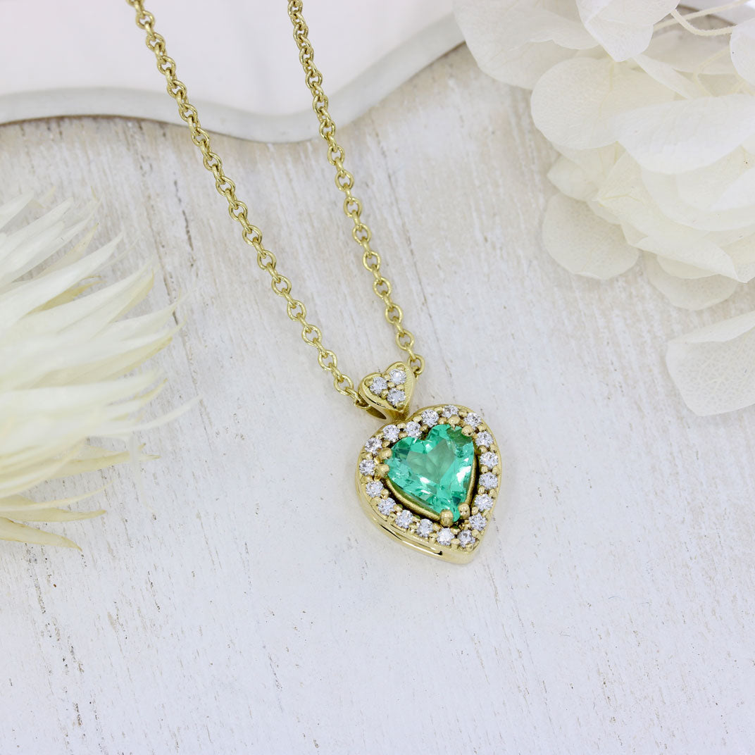 18ct Yellow Gold Heart Shape Emerald & Diamond Cluster Halo Pendant with 18ct 18inch Chain
