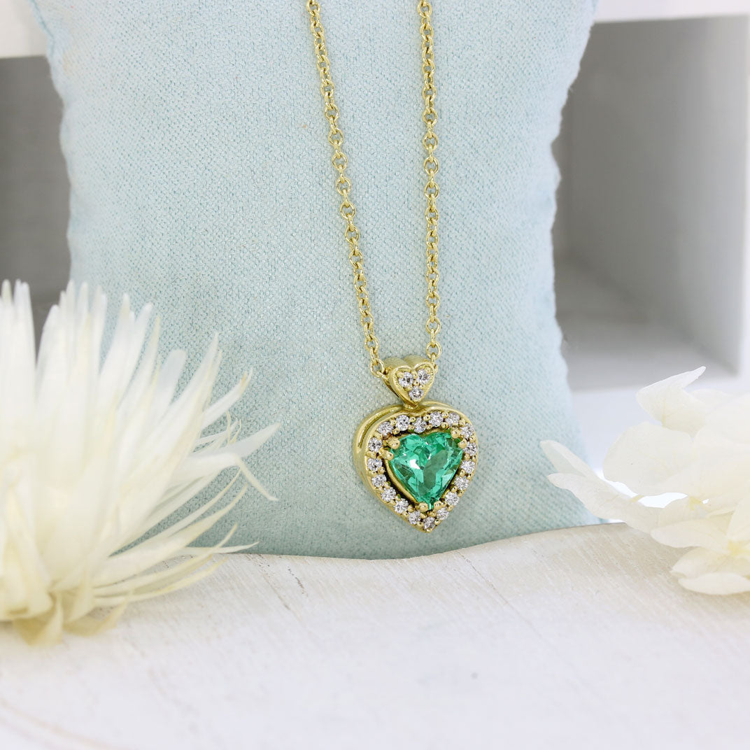18ct Yellow Gold Heart Shape Emerald & Diamond Cluster Halo Pendant with 18ct 18inch Chain