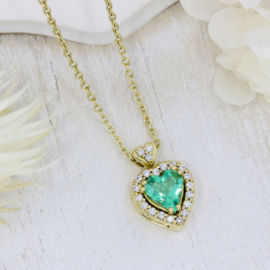 18ct Yellow Gold Heart Shape Emerald & Diamond Cluster Halo Pendant with 18ct 18inch Chain