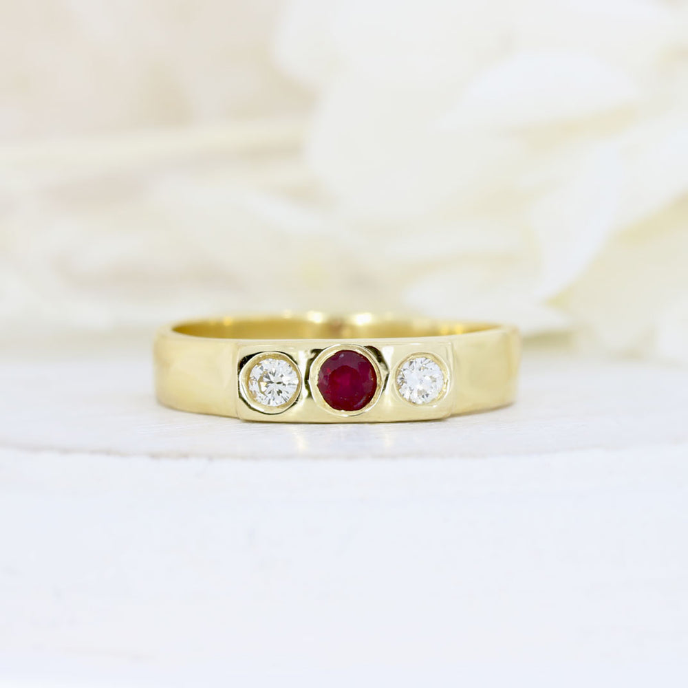 18ct Yellow Gold Ruby & Diamond Roman Set 3 Stone Ring