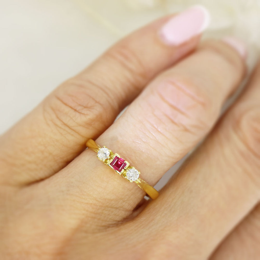 18ct Yellow Gold Ruby & Diamond Three Stone Ring