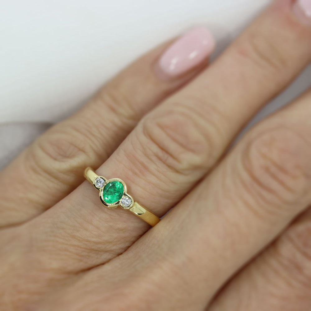 18ct Yellow Gold Emerald & Diamond 3 Stone Ring