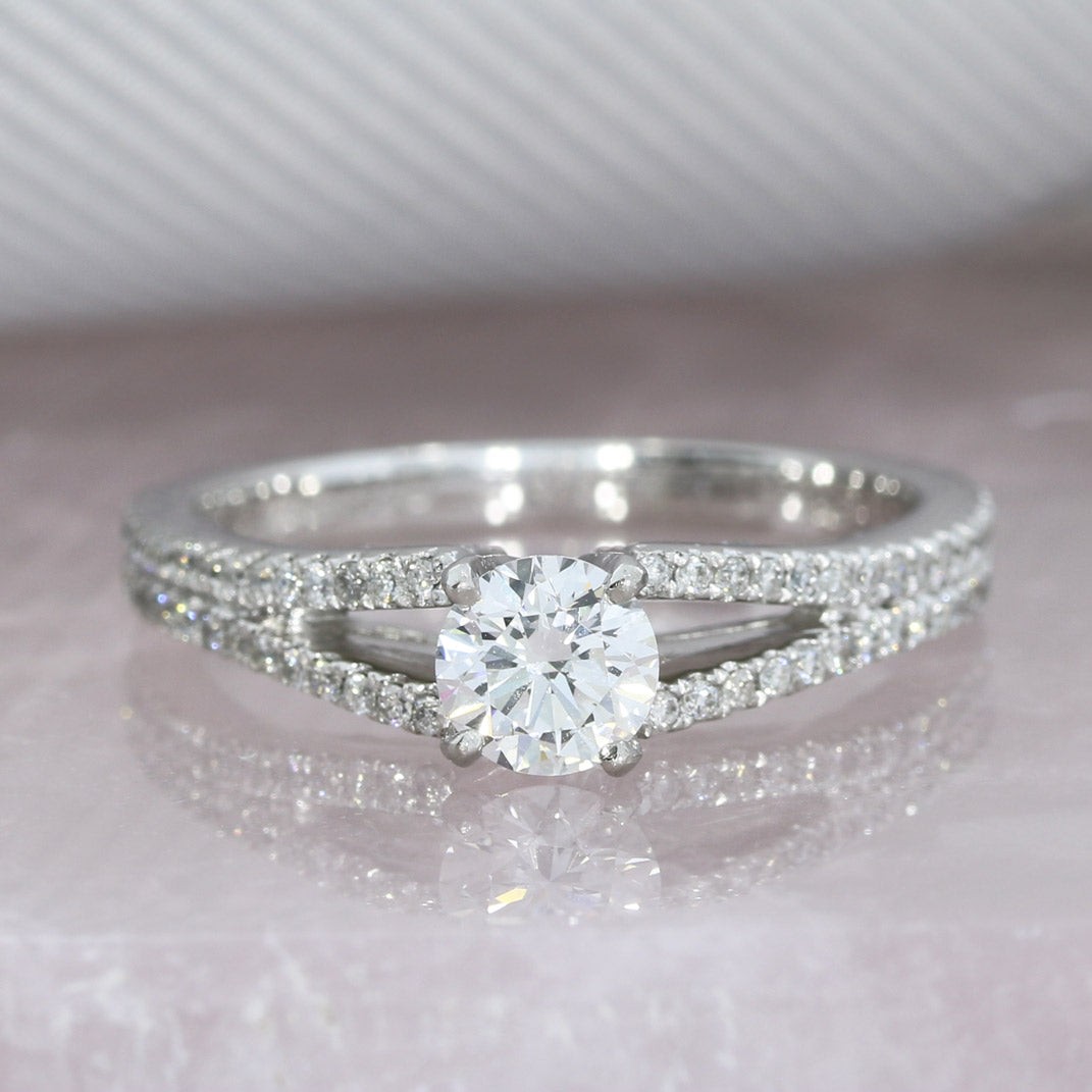 Platinum Certified Solitiare Ring With Diamond Shoulders 0.90ct