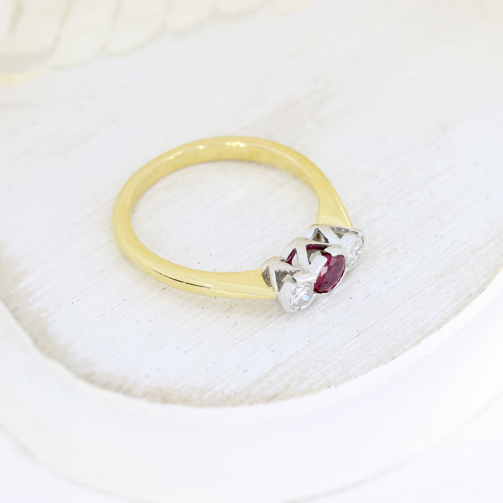 18ct Yellow Gold Rubover Set Round Ruby & Diamond 3 Stone Ring