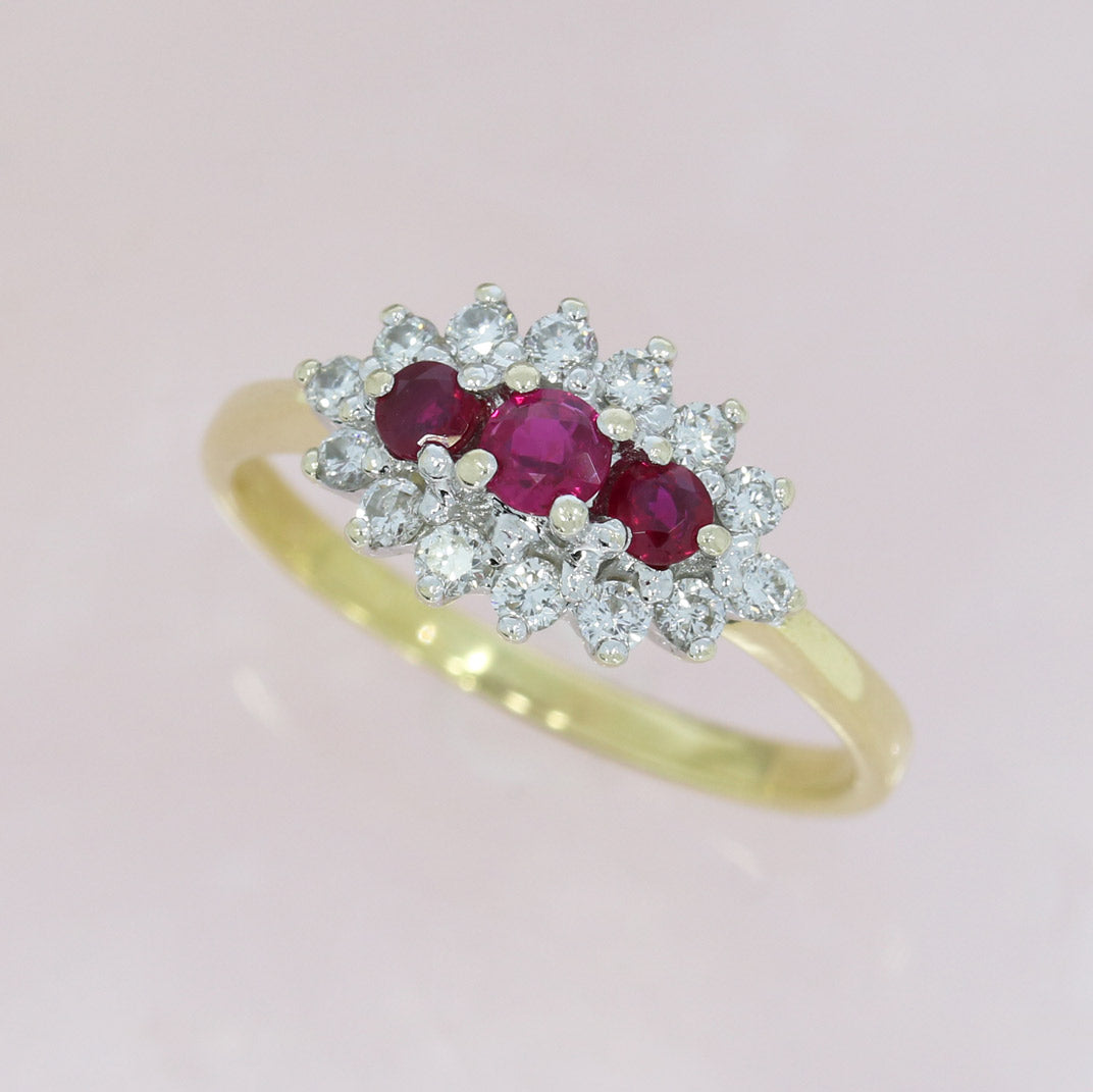18ct Gold Ruby & Diamond Cluster Ring Approx Diamond Weight: 0.25ct