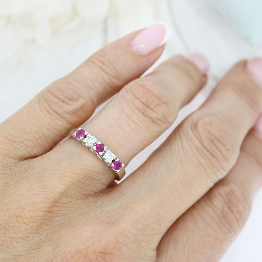 18ct White Gold Ruby & Diamond 5 Stone Claw Set Eternity Ring