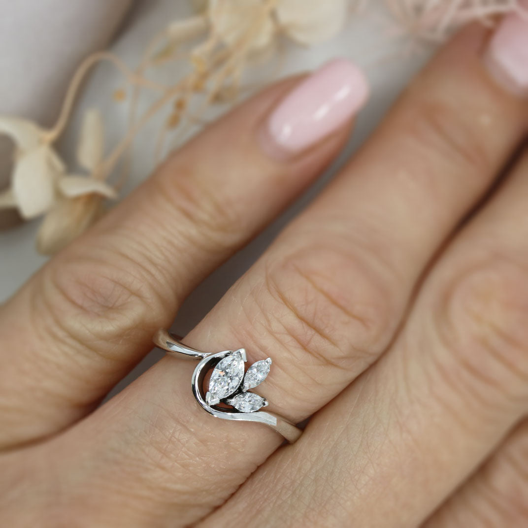 9ct Gold Marquise Diamond 3 Stone Swirl Ring 0.38ct