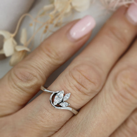 9ct Gold Marquise Diamond 3 Stone Swirl Ring 0.38ct