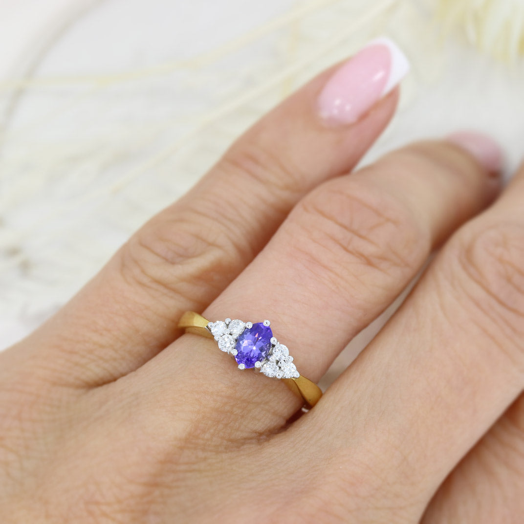 18ct Yellow Gold Tanzanite & Diamond Fancy Ring