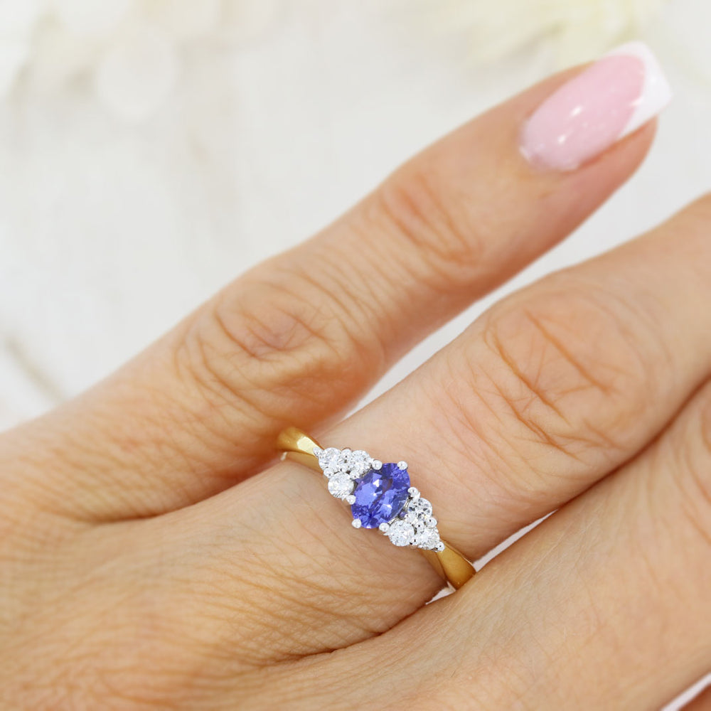 18ct Yellow Gold Claw Set Oval Tanzanite  Diamond Ring