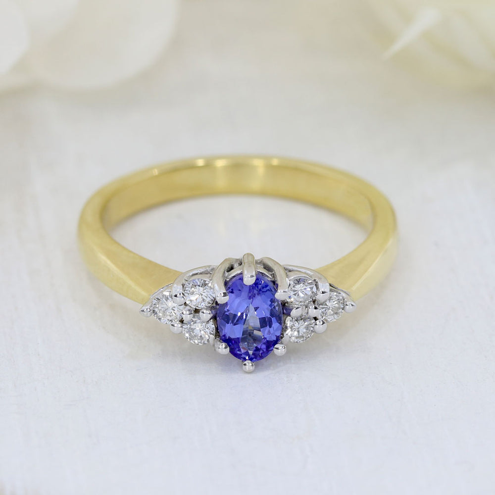 18ct Yellow Gold Claw Set Oval Tanzanite  Diamond Ring