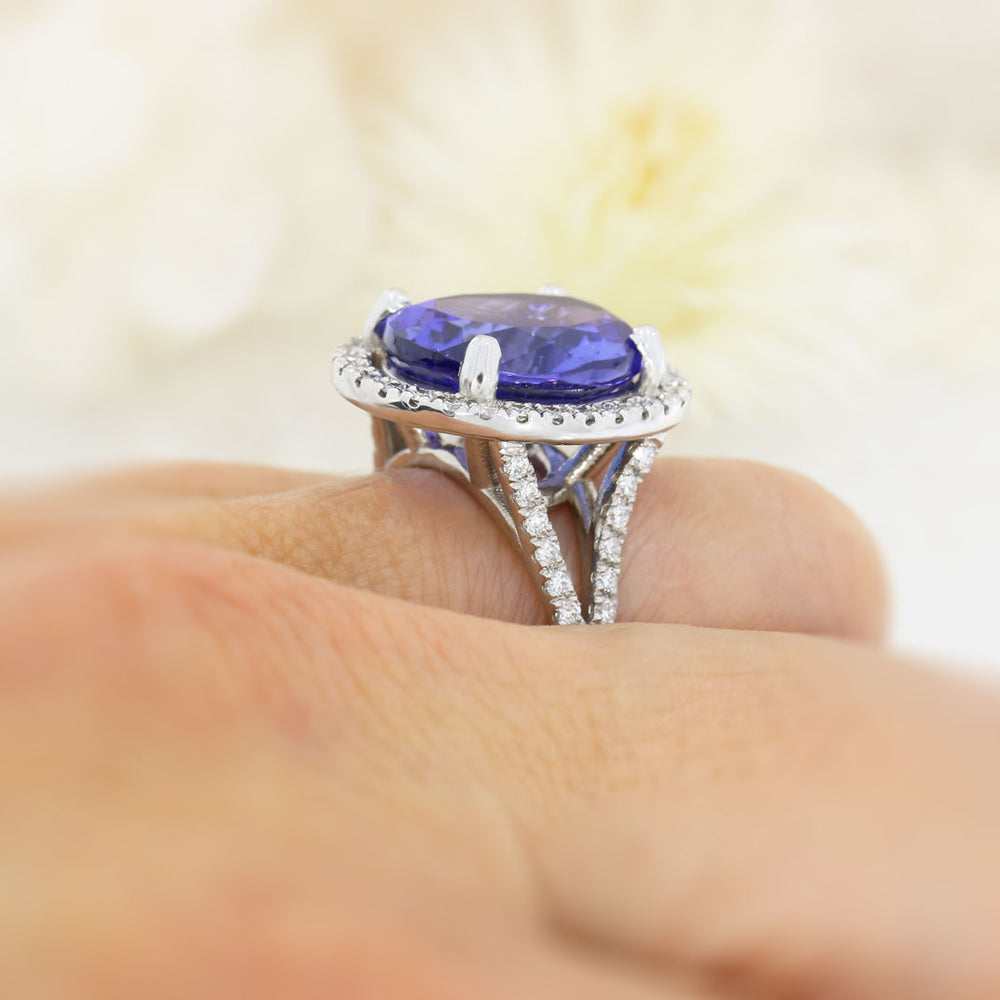 18ct White Gold Large 9.70ct Oval Tanzanite & Diamond Cluster Ring