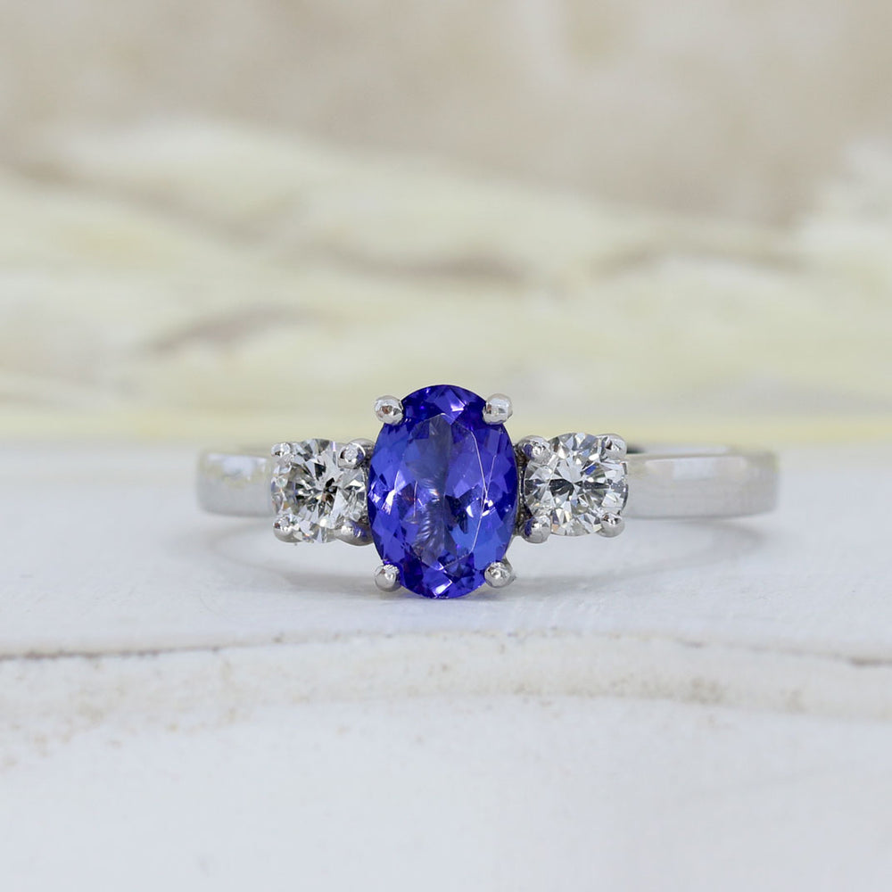 18ct Gold Oval Tanzanite & Diamond 3 Stone Ring