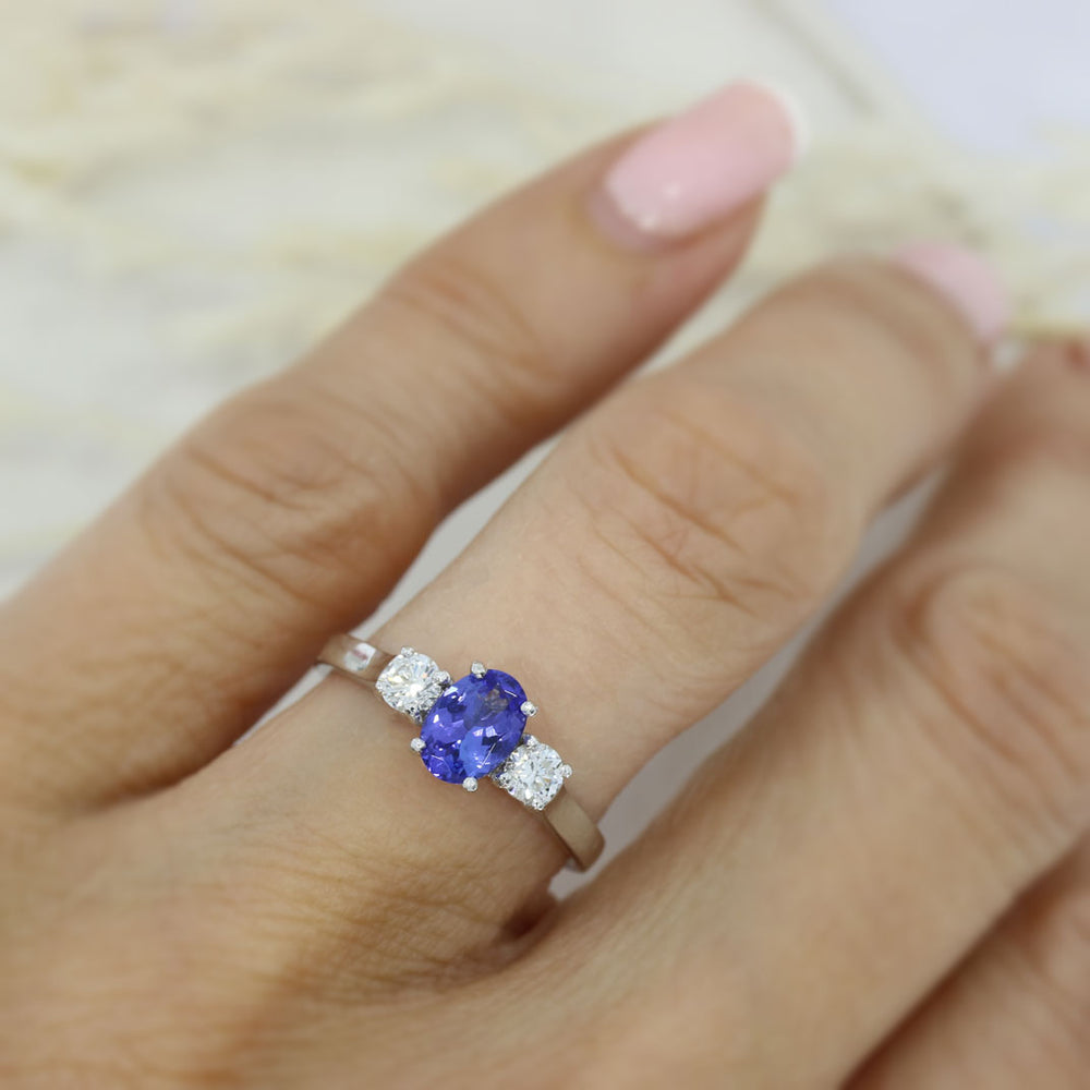 18ct Gold Oval Tanzanite & Diamond 3 Stone Ring