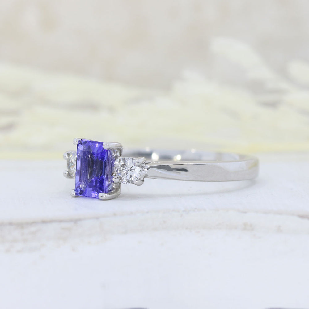 18ct White Gold Tanzanite & Diamond 3 Stone Ring